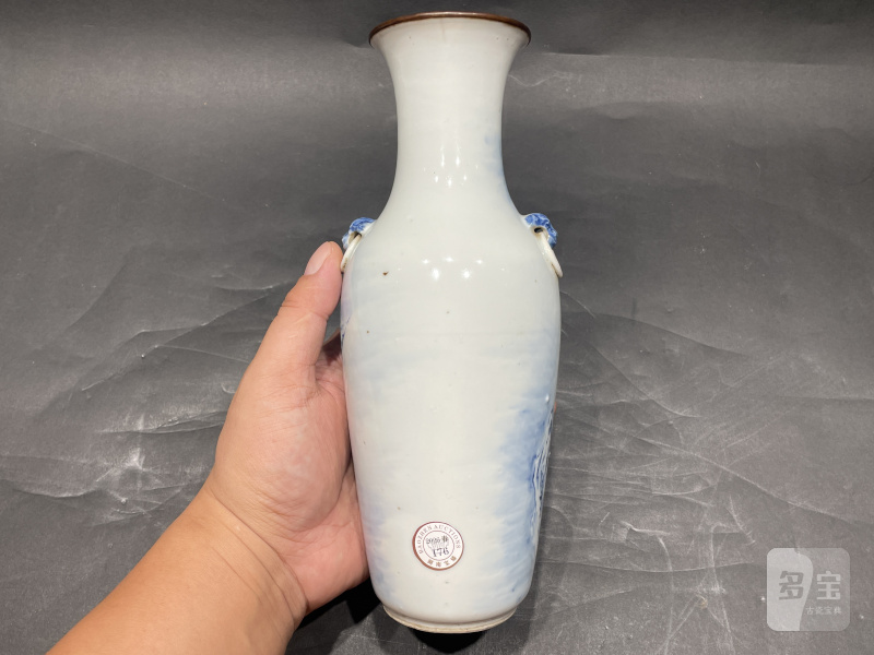 清晚期 青花釉里红踏雪寻梅双耳瓶 - 图4